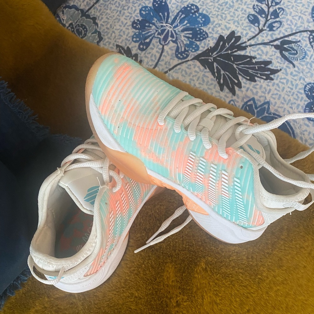 K-Swiss tennis sneakers